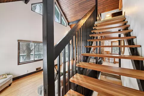 Entry Way - 10 Birch Bluff Rd, Tonka Bay, MN 55331 photo 2 of 2