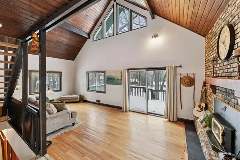 Living - 10 Birch Bluff Rd, Tonka Bay, MN 55331 photo 1 of 2