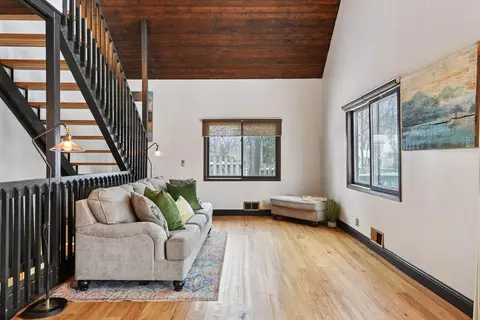 Living - 10 Birch Bluff Rd, Tonka Bay, MN 55331 photo 2 of 2