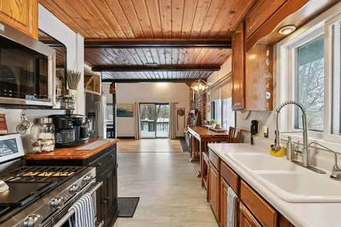 Kitchen - 10 Birch Bluff Rd, Tonka Bay, MN 55331 photo 3 of 3