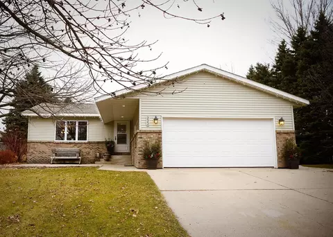 222 Lakeview Dr, Spicer, MN 56288