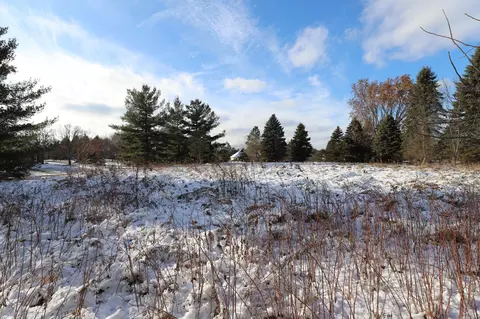 2 Spring Marsh Ln, North Oaks, MN 55127