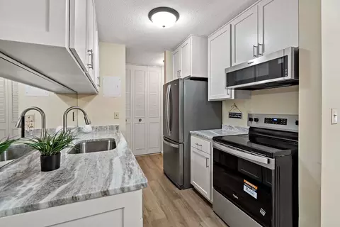 2800 Hamline Ave N #112, Roseville, MN 55113