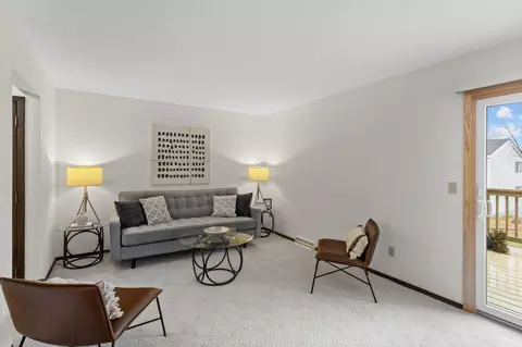 2355 Dorland Pl E, Maplewood, MN 55119