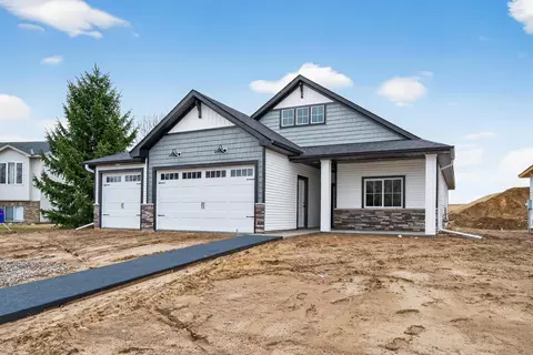 1219 Honeysuckle Ln, Cambridge, MN 55008