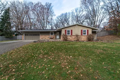 112 Sabra Ct, Apple Valley, MN 55124