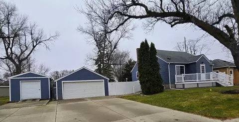 408 2nd St NE, Pipestone, MN 56164