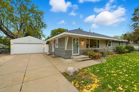 8546 Greenway Ave S, Cottage Grove, MN 55016