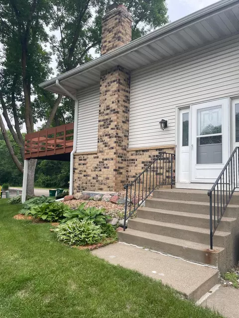 12232 Oak Leaf Cir, Burnsville, MN 55337