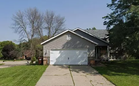 6426 11th St N, Oakdale, MN 55128