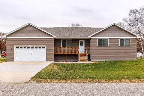 1609 Manor Dr NE, Alexandria, MN 56308