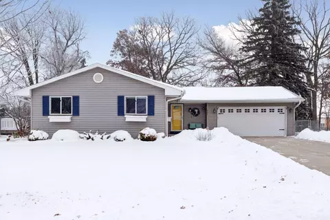 1297 Pinewood Dr, Woodbury, MN 55125