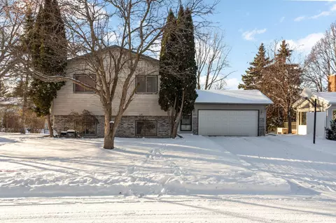 3007 Thunder Bay Rd, Little Canada, MN 55117