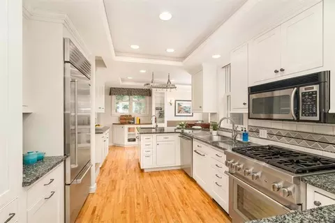 Kitchen - 2328 E 3rd St, Duluth, MN 55812 photo 2 of 5