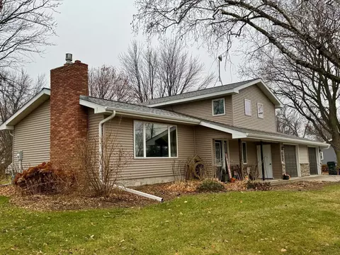 Exterior - 111 Cherry Ave, Bird Island, MN 55310 photo 3 of 6