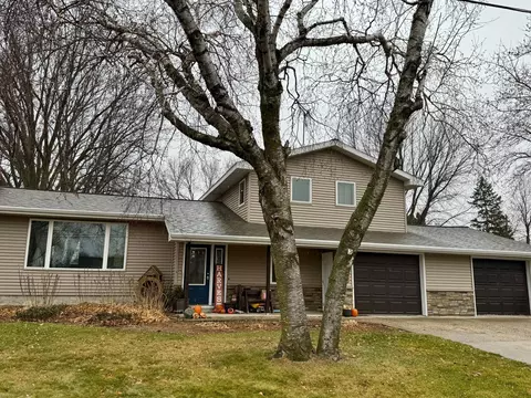 Exterior - 111 Cherry Ave, Bird Island, MN 55310 photo 2 of 6