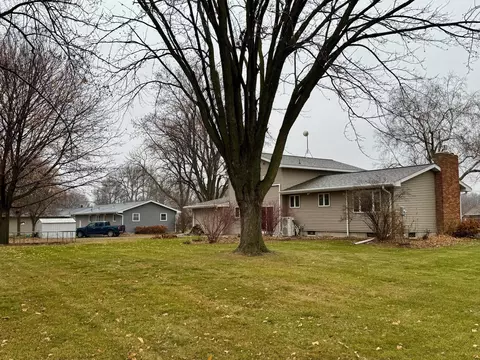 Exterior - 111 Cherry Ave, Bird Island, MN 55310 photo 4 of 6