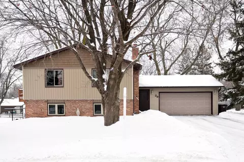 29 E 129th St, Burnsville, MN 55337