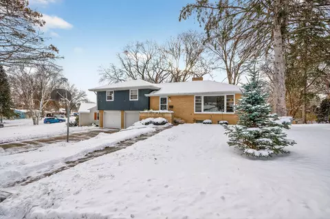 2233 Gilbert Ln, South Saint Paul, MN 55075