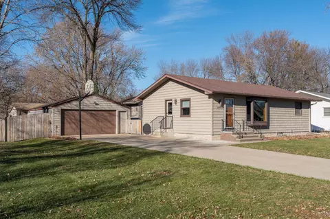 1444 Howard St, Saint Peter, MN 56082