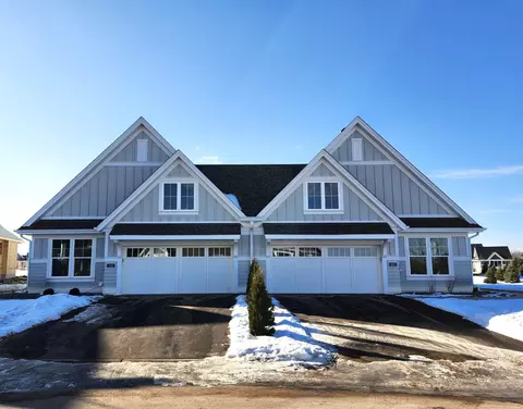 42 Spring Farm Rd, North Oaks, MN 55127
