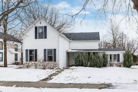809 S 5th St, Saint Peter, MN 56082 photo 2