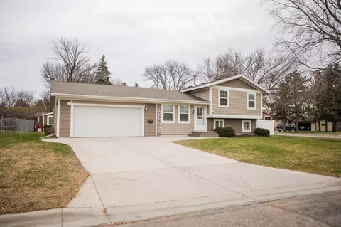 15 Highland Dr, Morris, MN 56267