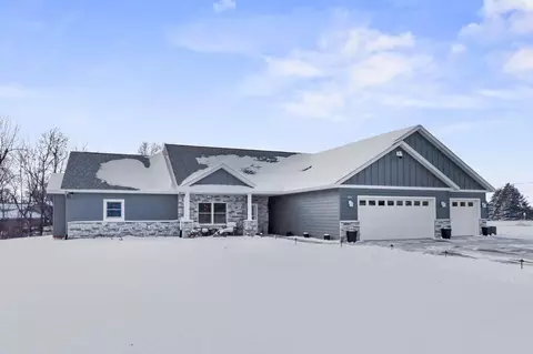 804 Mitchell Ct, Glencoe, MN 55336