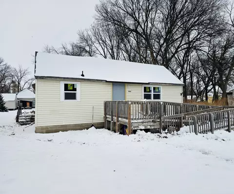 905 6th St, Clarkfield, MN 56223
