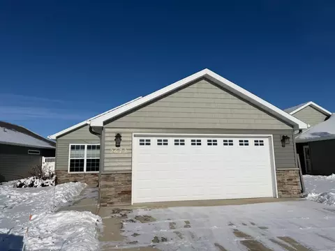 2672 Whispering Creek Cir S, Fargo, ND 58104
