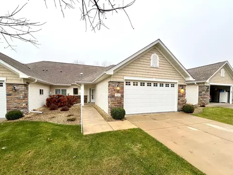 922 Briarwood Dr, Red Wing, MN 55066