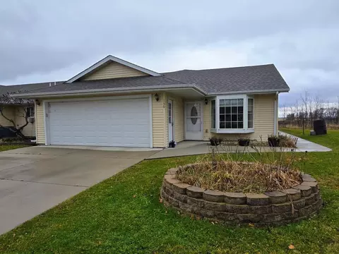 150 Ridgeview Dr, Pipestone, MN 56164