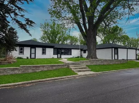 6422 49th St N, Oakdale, MN 55128