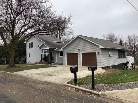 210 North Ln, Albert Lea, MN 56007