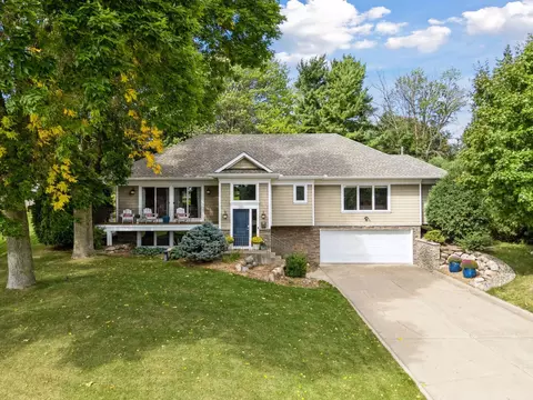1201 Angelo Dr, Golden Valley, MN 55422