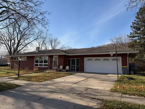 220 S Maple St, La Crescent, MN 55947