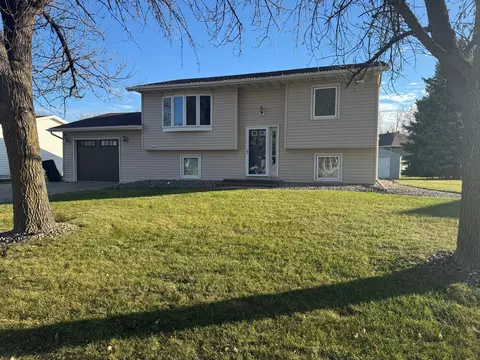1505 Westmore Ave, Wahpeton, ND 58075