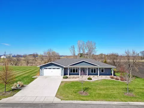 951 Cedar Ave E, Hector, MN 55342