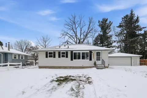 6951 11th St N, Oakdale, MN 55128