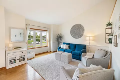 2246 Tele Dr, Hugo, MN 55038