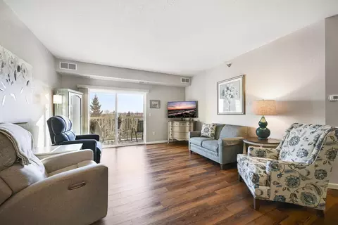 1331 Lake Dr W #A213, Chanhassen, MN 55317