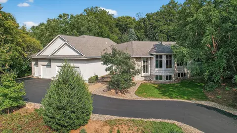 2520 Arbor Ct, Mendota Heights, MN 55120