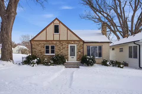 1380 Asbury St, Saint Paul, MN 55108