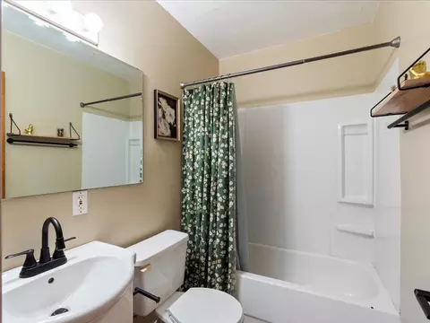 Bath - 1315 8th Ave NE, Brainerd, MN 56401 photo 2 of 2