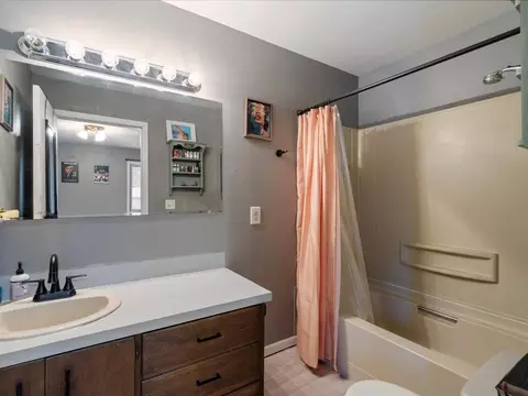 Bath - 1315 8th Ave NE, Brainerd, MN 56401 photo 1 of 2