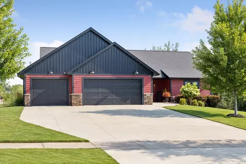 203 Vista Cir, River Falls, WI 54022