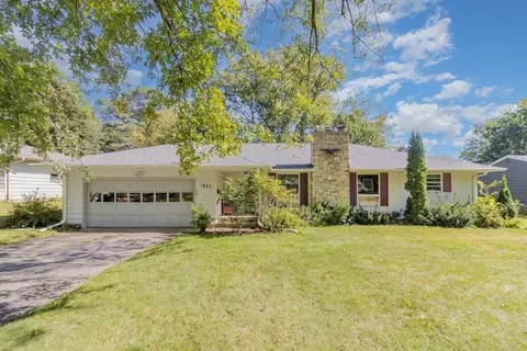 1825 Twin Bluff Rd, Red Wing, MN 55066