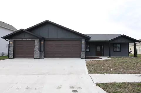 4712 Hampton Loop S, Moorhead, MN 56560