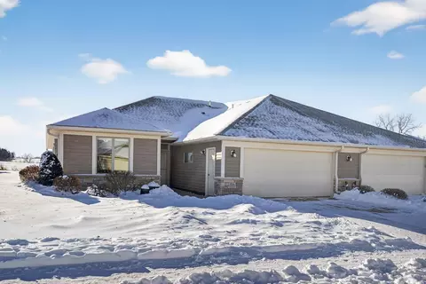 886 Southern Pine Ln SW, Rochester, MN 55902