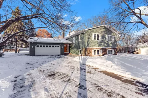 3907 Gresham Cir N, Oakdale, MN 55128